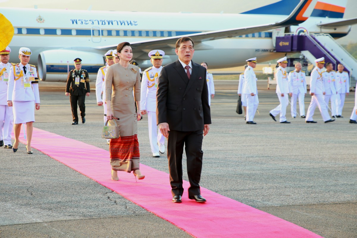 You are currently viewing พระบาทสมเด็จพระเจ้าอยู่หัว และสมเด็จพระนางเจ้า ฯ พระบรมราชินี เสด็จพระราชดำเนินมาถวายสักการะพระมหาธาตุเจดีย์หลวง เนื่องในโอกาสพระราชพิธีมหามงคลเฉลิมพระชนมพรรษา ๖ รอบ (๒๘ ก.ค.๖๗) ณ วัดพระสิงห์ วรมหาวิหาร อ.เมือง จว.เชียงใหม่ และเสด็จพระราชดำเนินมาทรงประกอบพิธีสมโภชพระอัฏฐารส และพระอัครสาวก ทรงบรรจุพระบรมสารีริกธาตุ ในยอดฉัตรทองคำ ณ วัดเจดีย์หลวงวรวิหาร อ.เมือง จว.เชียงใหม่ ในวันอาทิตย์ ที่ ๕ มกราคม ๒๕๖๘ โดยมี ว่าที่ น.ต.ชัยทัต  ธนาธิโช นายทหารควบคุมคุณภาพการวิเคราะห์ ฯ พร้อมด้วยข้าราชการสถานีวัดความสั่นสะเทือนจังหวัดเชียงใหม่ เข้าร่วมรับ – ส่ง เสด็จ ฯ